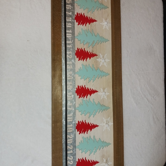 Plow & Hearth Lit Christmas Advent Calendar Plaque - Picture 2 of 10